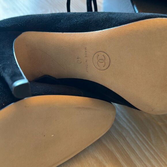 Chanel suede short boots Suede Grosgrain Cap Toe CC Bow Ankle Boots 40 Black NWT - Picture 12 of 13